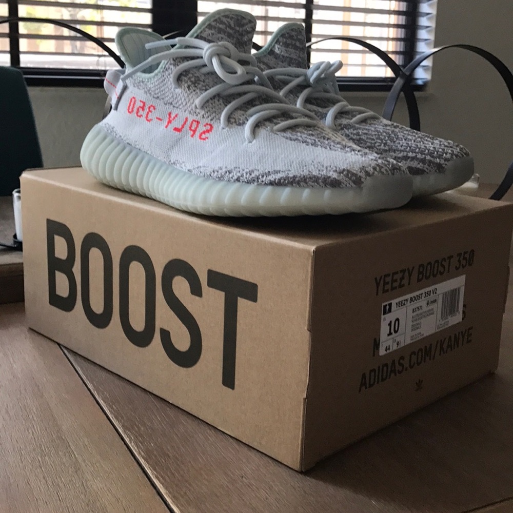 Yeezy Boost 350 V2 Blue Tint (size US 10)